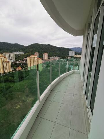 simple-style-room-2-pink-with-balcony/