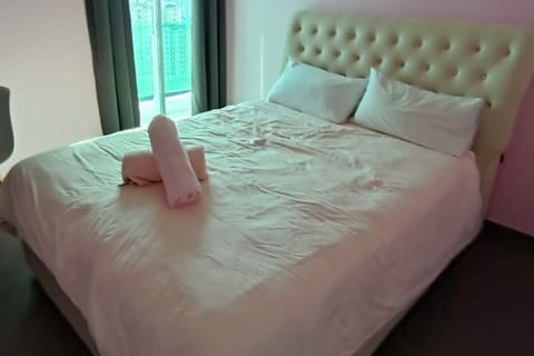 Simple style Room 2 (Pink) with balcony