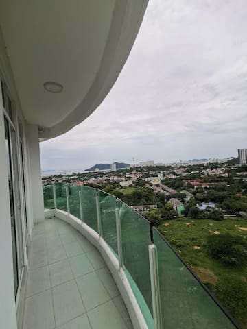 simple-style-room-3-white-with-balcony/