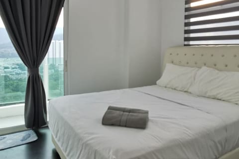 Simple style Room 3 (White) with balcony