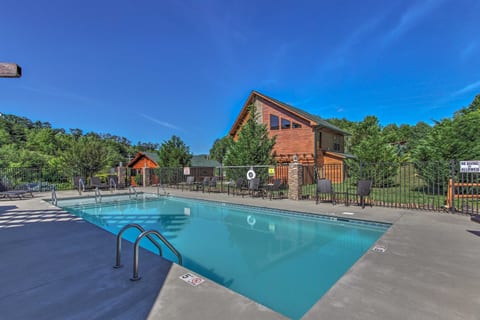 Community Pool, Opens Memorial Weekend!