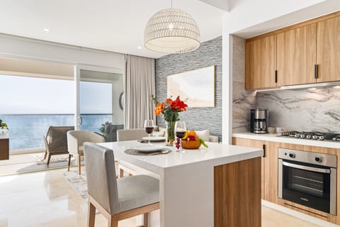Stylish decorated with a fully functional kitchen