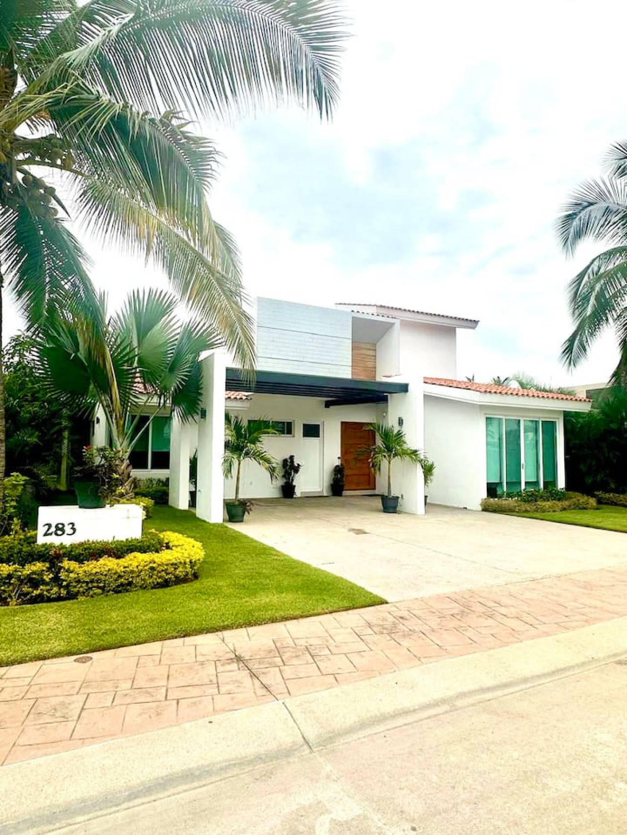 los-tigres-by-moikkarentals/