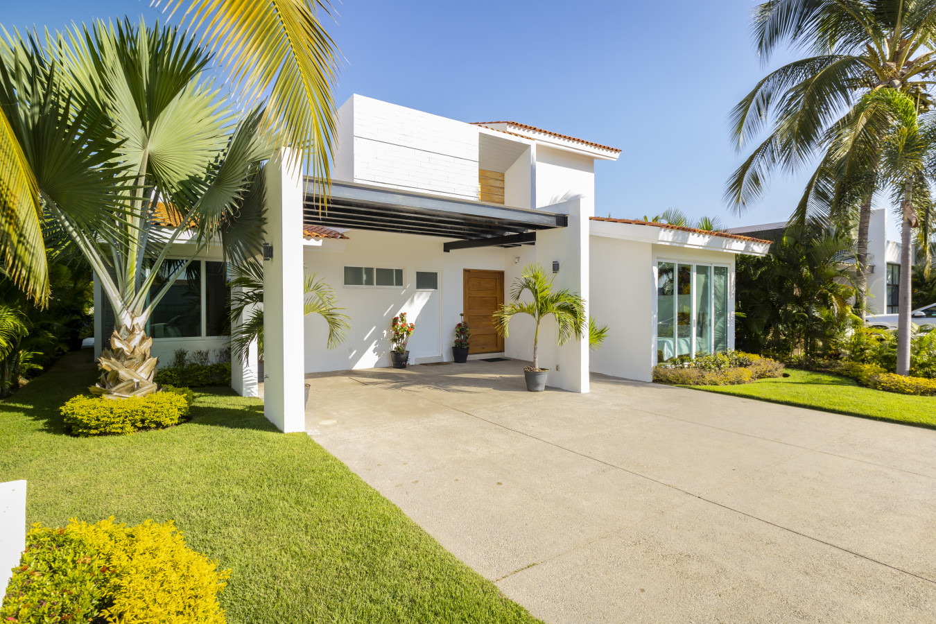 los-tigres-by-moikkarentals/