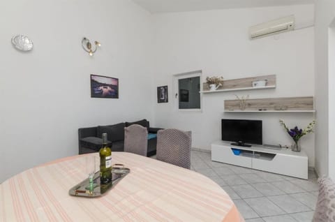 Apartments Mil - Unit 372141-13