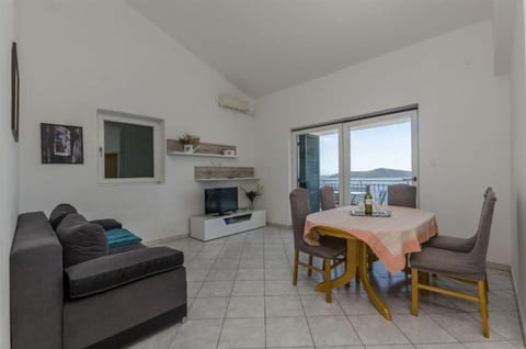 Apartments Mil - Unit 372141-13