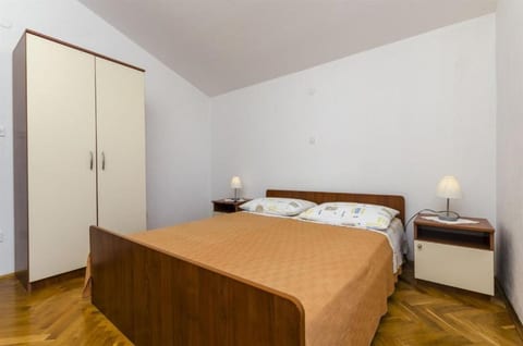 Apartments Mil - Unit 372142-13