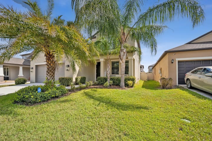tampa-luxurious-private-home-close-to-attractions/