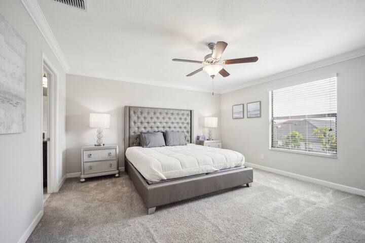 tampa-luxurious-private-home-close-to-attractions/