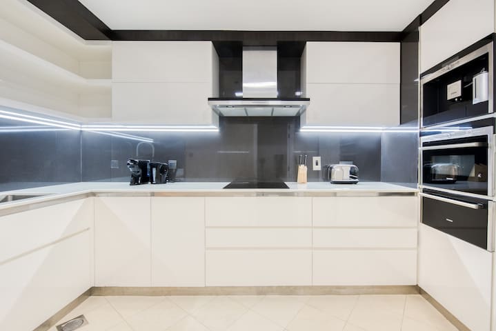 Lux 3bedroom Upgraded Apartment -Marina View & JBR - Tecom - Dubai - United Arab Emirates