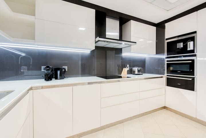 Lux 3bedroom Upgraded Apartment -Marina View & JBR - Tecom - Dubai - United Arab Emirates