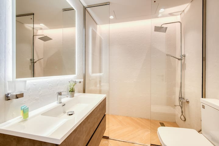 Lux 3bedroom Upgraded Apartment -Marina View & JBR - Tecom - Dubai - United Arab Emirates