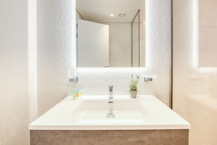 Lux 3bedroom Upgraded Apartment -Marina View & JBR - Tecom - Dubai - United Arab Emirates