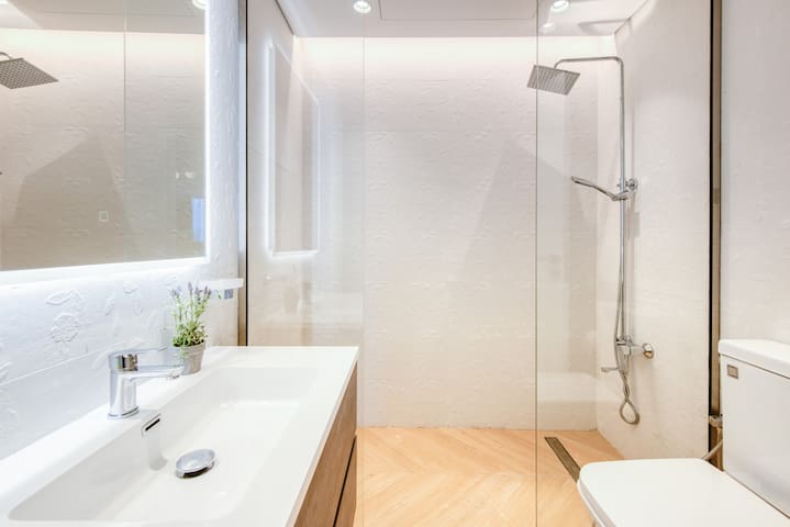 Lux 3bedroom Upgraded Apartment -Marina View & JBR - Tecom - Dubai - United Arab Emirates