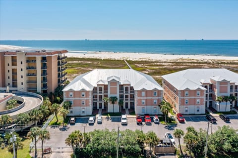 On Beach Time ~ 4 Bedroom ~Luxury ~Top Floor