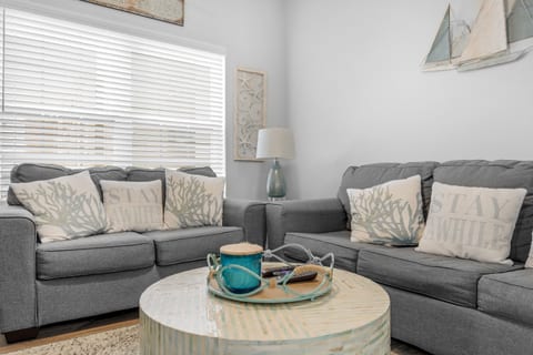 On Beach Time ~2 Bedroom~Top Floor