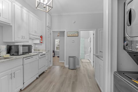 On Beach Time ~2 Bedroom~Top Floor