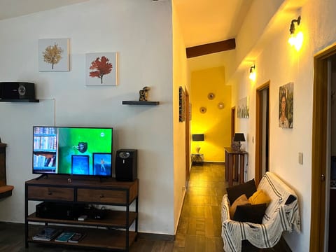 Villa Palmier - Quiet Cosy AirConditioned Terrace image 5