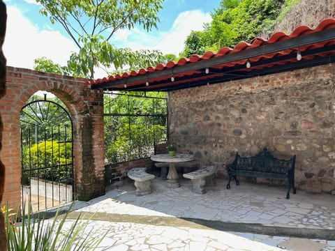 Villa Palmier - Quiet Cosy AirConditioned Terrace image 2