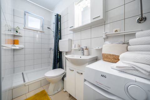 House Cute house with jacuzzi - Unit 376381-13