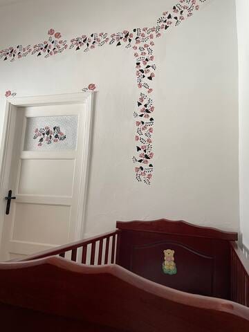 Nionas Cheerful House