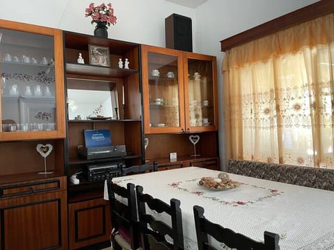 Nionas Cheerful House