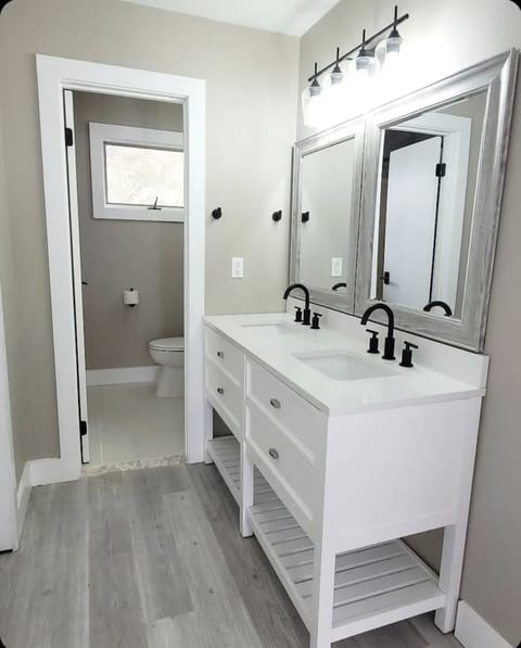 Chalet By The Bay - Sleeps 12