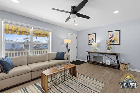 Bayside Beach House - Sleeps 10