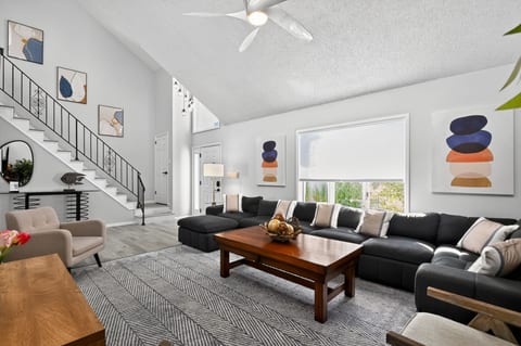Beach Retreat-100 Yds to Beach- Pet Friendly-Fenced