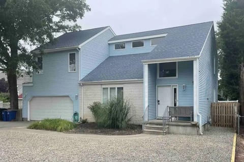 Beach Retreat-100 Yds to Beach- Pet Friendly-Fenced