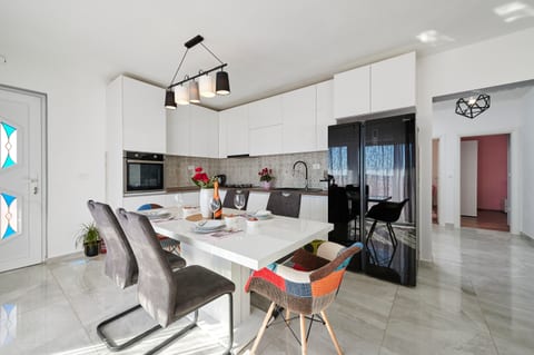 Apartment Tomi - Unit 376399-13