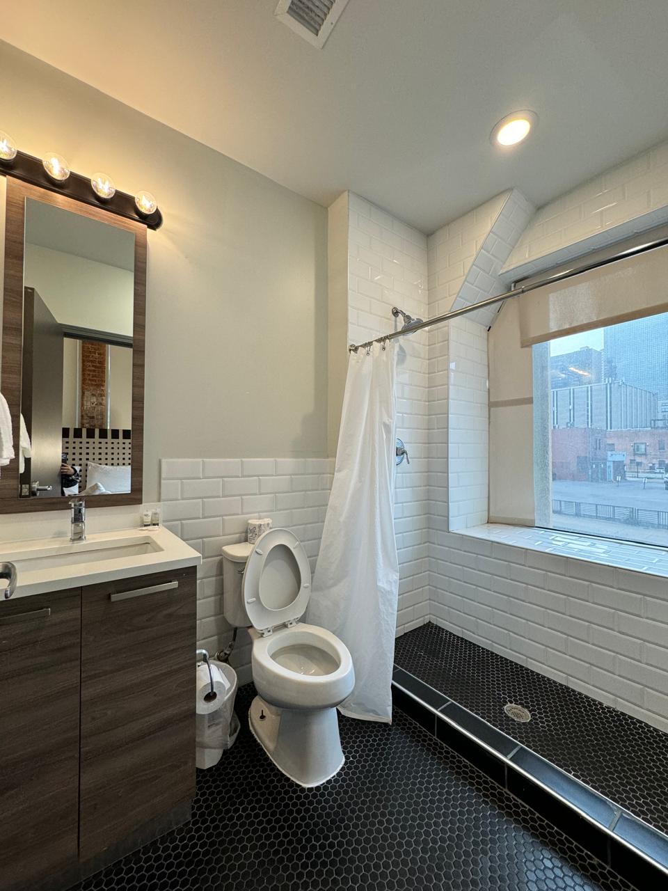 2-bed-or-2-bath-or-downtown-or-free-valet-parking-or/
