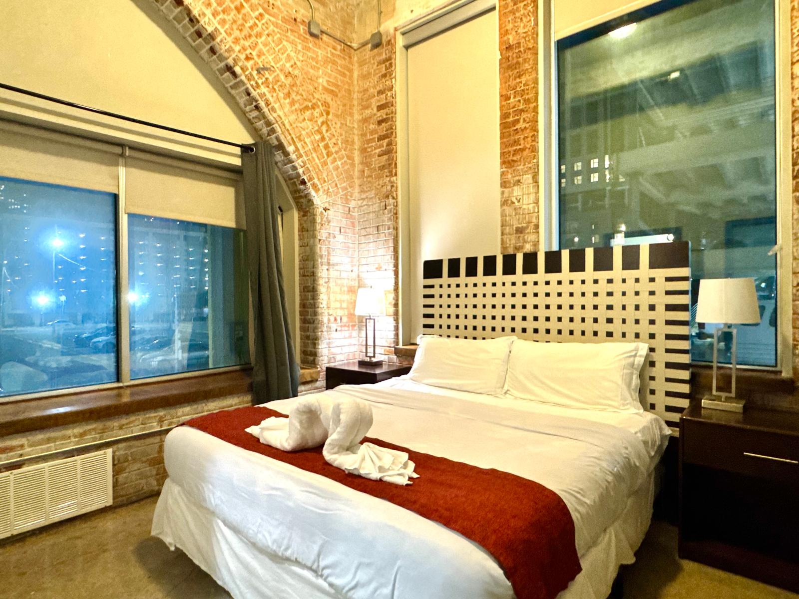 2-bed-or-2-bath-or-downtown-or-free-valet-parking-or/