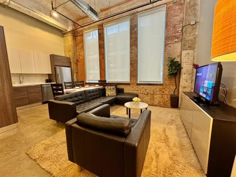 2 Bed | 2 Bath | Downtown | Free Valet Parking |