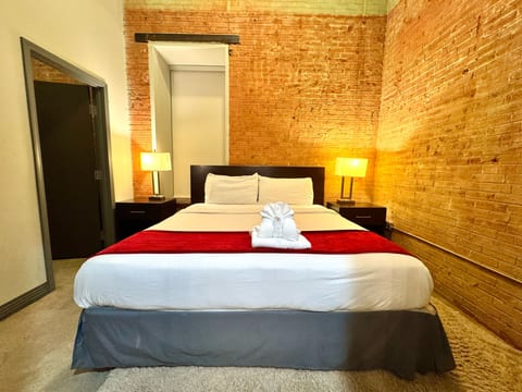 2 Bed | 2 Bath | Downtown | Free Valet Parking