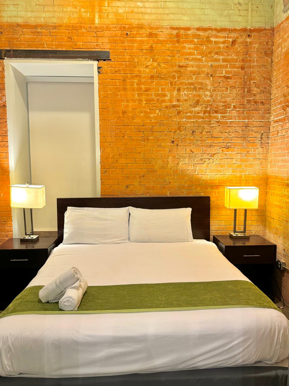 2-bed-or-2-bath-or-downtown-or-free-valet-parking/