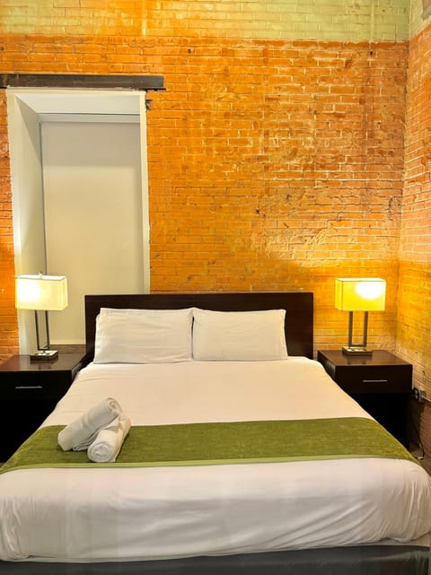 2 Bed | 2 Bath | Downtown | Free Valet Parking