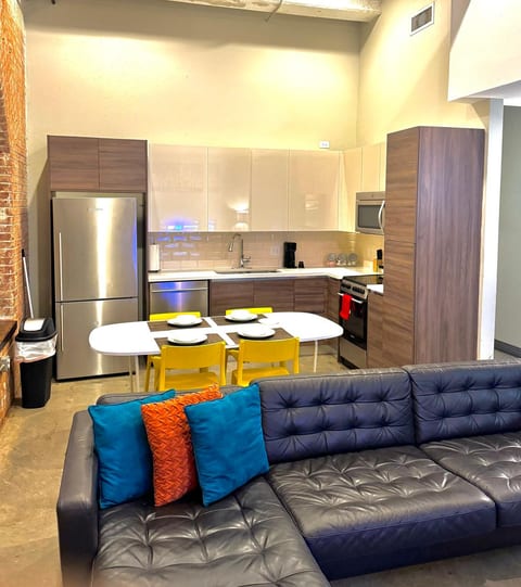 2 Bed | 2 Bath | Downtown | Free Valet Parking