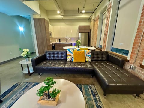 2 Bed | 2 Bath | Downtown | Free Valet Parking | #3