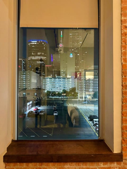 2 Bed | 2 Bath | Downtown | Free Valet Parking | #3