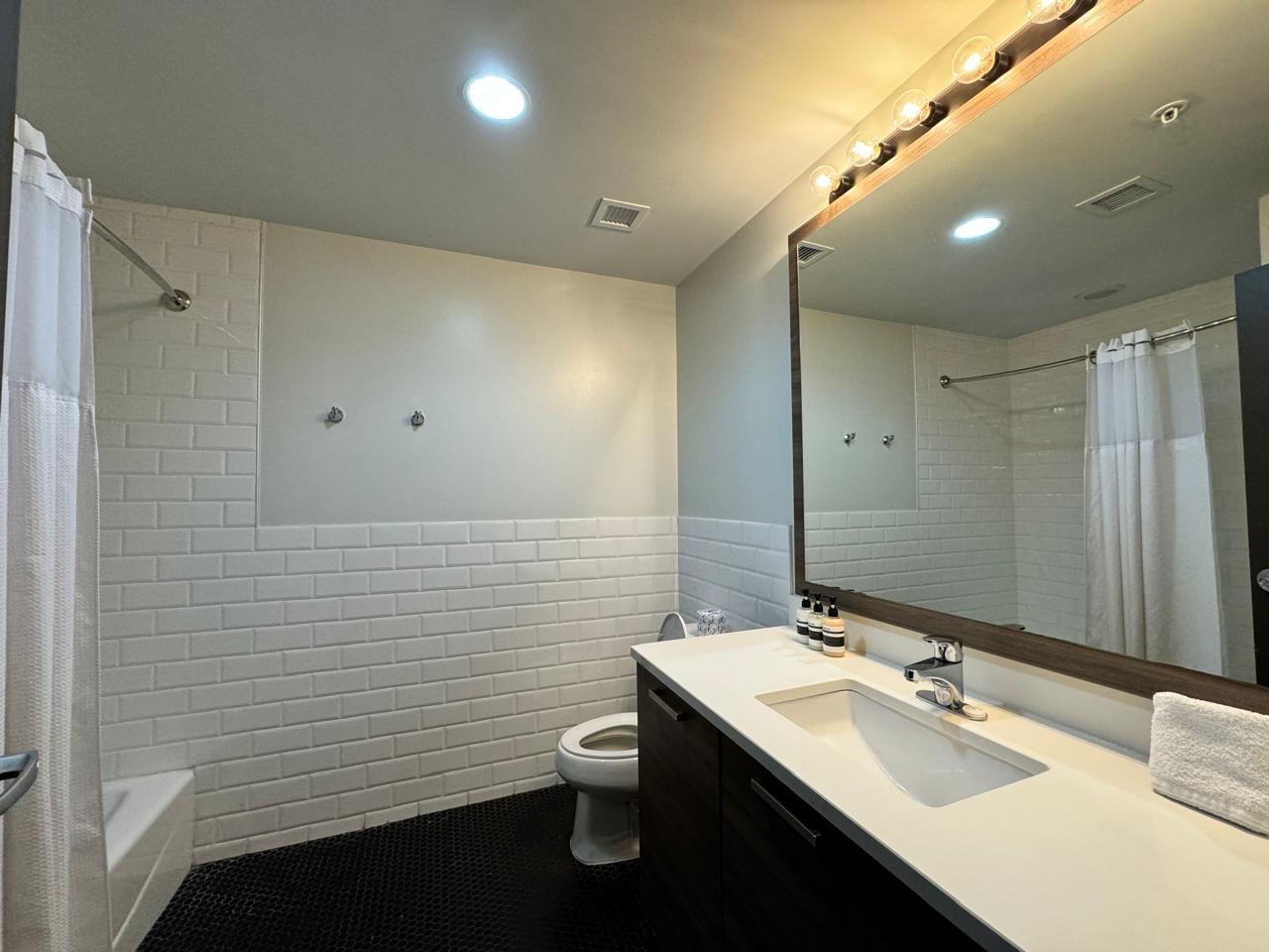 2-bed-or-2-bath-or-downtown-or-free-valet-parking-or-5/