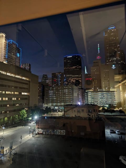 2 Bed | 2 Bath | Downtown | Free Valet Parking | # 5