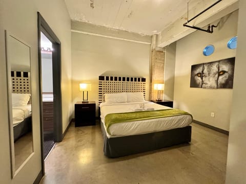 2 Bed | 2 Bath | Downtown | Free Valet Parking | # 5