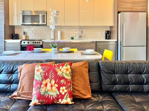 2 BR | 2 BT | Downtown Views | Free Valet Parking