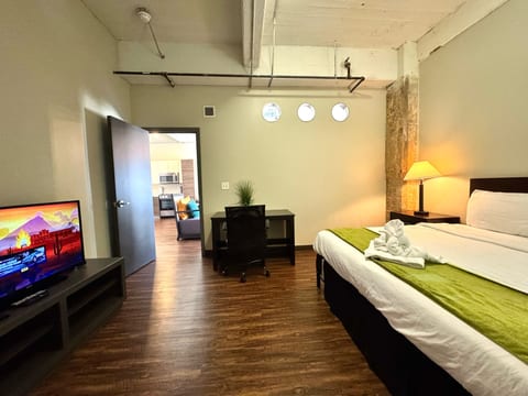 Zen Style 2BR/2BTH | Pool View | Downtown | Free Valet Parking
