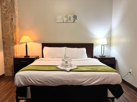 Zen Style 2BR/2BTH | Pool View | Downtown | Free Valet Parking