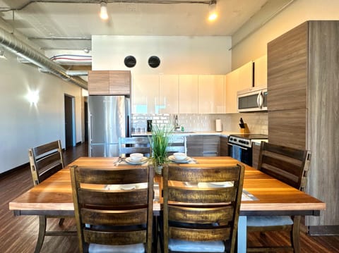 Zen Style 2BR/2BTH | Pool View | Downtown | Free Valet Parking