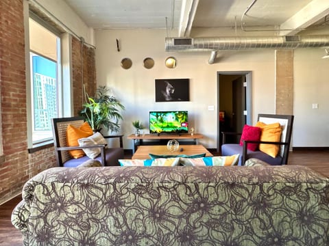 Zen Style 2BR/2BTH | Pool View | Downtown | Free Valet Parking