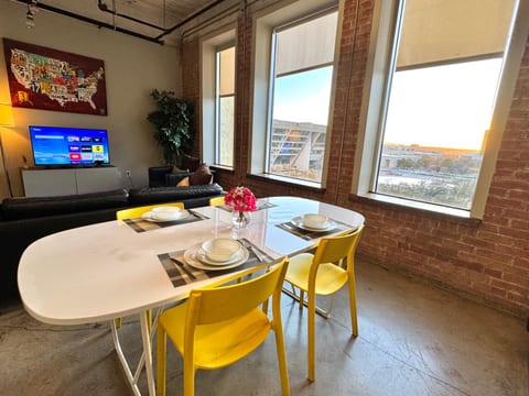 2 Bed | 2 Bath | Stunning Downtown Views | Free Valet Parking