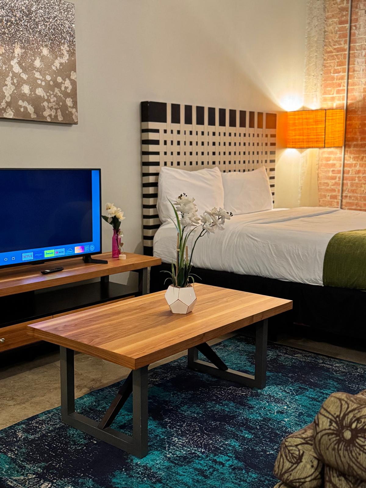 gorgeous-2-br-or-3-beds-or-2-bath-and-free-valet-parking/